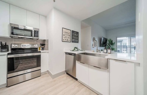 Charlotte Center City Apartment | 4BR with Balcony and City View + Parking