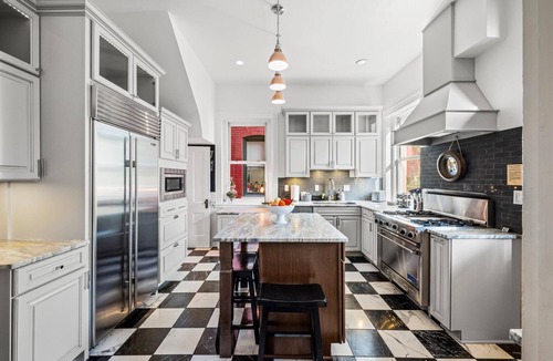 Old Louisville House | 5 Beds Victorian Mins to UL/Downtown Hot Tub Firepit Speakeasy Luxe Amenities