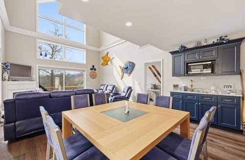 La Follette House | 5 BR 4 BA With SPECTACULAR LAKE VIEWS + PRIVATE SLIP SLEEPS 14