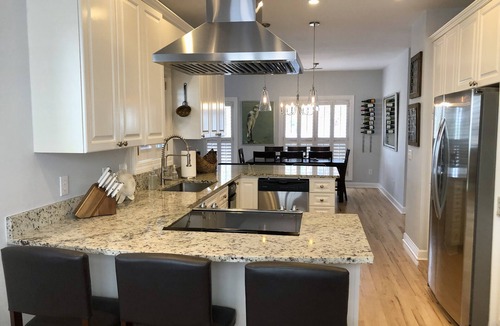 Old Village House | 5 KING BEDS! OLD VILLAGE LOCATION! Close to Beaches, Shem Creek and Charleston