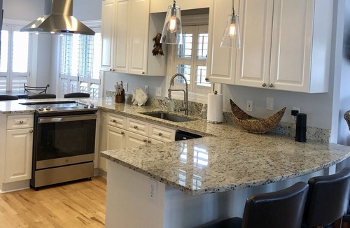 Old Village House | 5 KING BEDS! OLD VILLAGE LOCATION! Close to Beaches, Shem Creek and Charleston