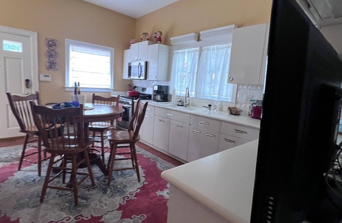 Ashland House | 5 or 6 Suites & Extended stay available w/discount! Events welcome full cater!