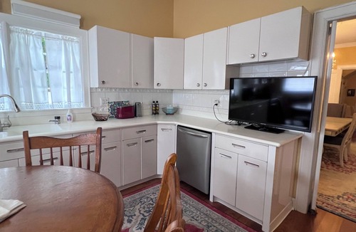 Ashland House | 5 or 6 Suites & Extended stay available w/discount! Events welcome full cater!