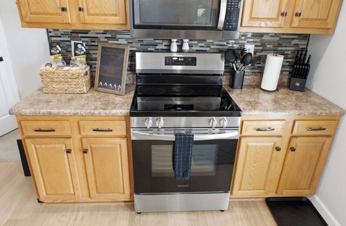 Troy House | 5-Star Locally Owned Home | Private Fenced Yard, Fire Pit & BBQ