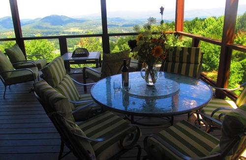 Hiawassee House | 5 STARS! VIEWS! Long Range Views! Luxury but Rustic Mountain Home! @ 2700 ft!