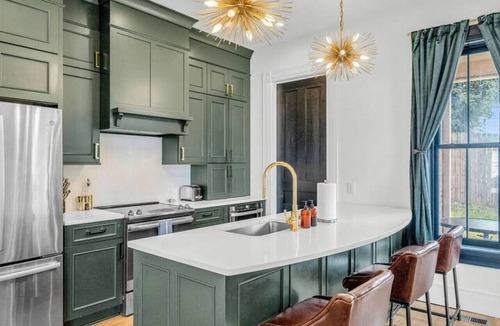 Knoxville Villa | 519 Townhome · ✧ Downtown Knoxville Townhome ✧ 45min to Smokies