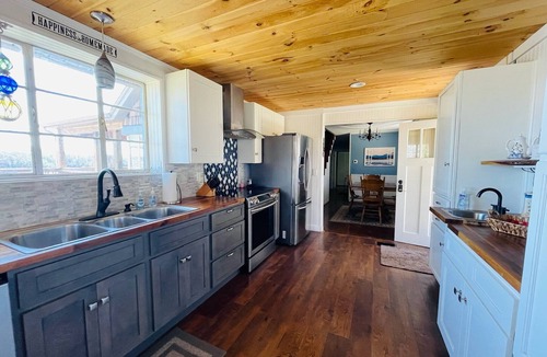 Dandridge House | 5bd~4ba Near Smoky Mountains Attractions~Majestic Views, Hot Tub, FirePit SMORES