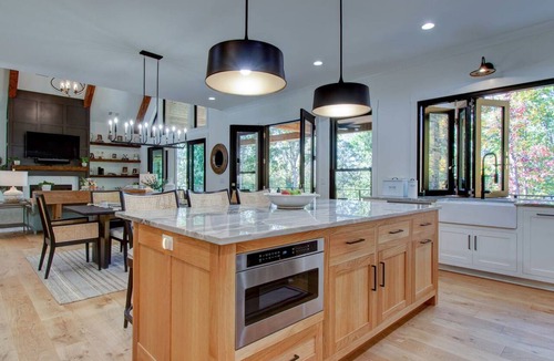 Reed Creek House | 5BR Luxury Lakefront w/Private Dock, Hot Tub, and Fire Pit. Pet Friendly!