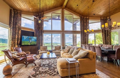 Beech Mountain Cabin | 5BR Luxury Retreat | Hot Tub | Game Room | Sauna | 5 Min to Beech Ski