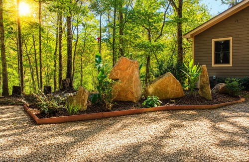 Helen Cabin | 6/5 Valley View! Close to Helen! Near Hiking & Wineries