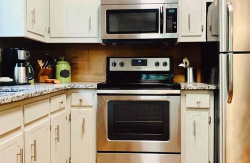 Cleveland Cabin | 675 FIVE Star Reviews | Views | Pool Table & Ping Pong | Pet Friendly | Firepit