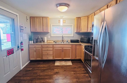 Xenia House | 6BD House Budget Friendly Sublevel Pub Patio BBQ