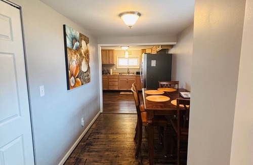 Xenia House | 6BD House Budget Friendly Sublevel Pub Patio BBQ