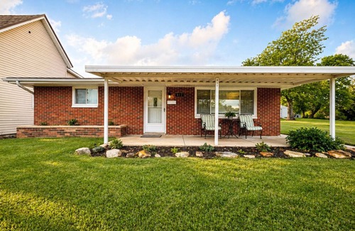 Xenia House | 6BD House Budget Friendly Sublevel Pub Patio BBQ