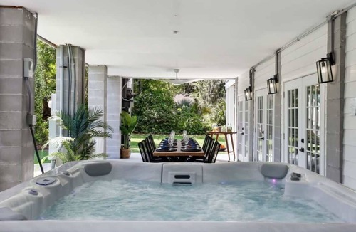 Whitemarsh Island House | 6BR Estate & Cottage | Hot Tub | Near Beach
