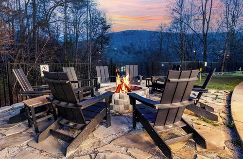 Skyland House | 7k SqFt Estate - Epic Amenities & Fun - Sleeps 20