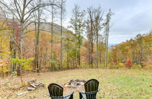 Franklin House | 8 Mi to Dtwn Franklin: Mtn-View Cabin w/Fire Pit