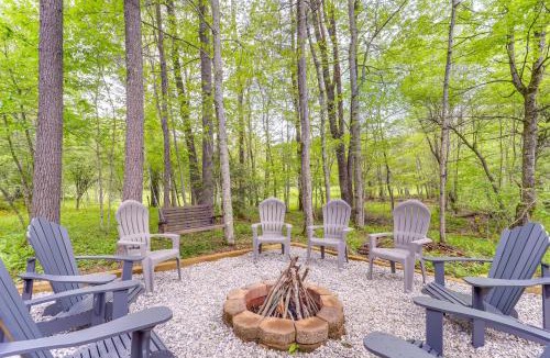 Newland House | 9 Mi to Sugar Mountain! Family Cabin w/Fire Pit
