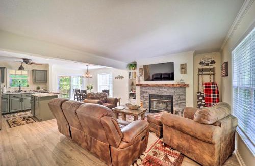 Newland House | 9 Mi to Sugar Mountain! Family Cabin w/Fire Pit
