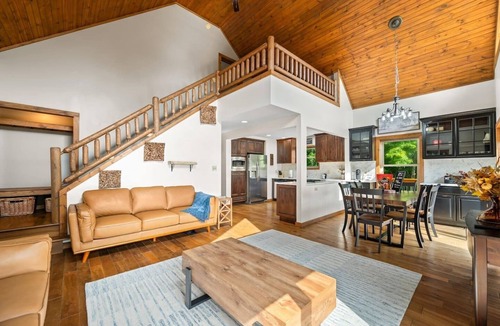 Freetown Cabin | 9 Oaks Log Cabin of Brown County