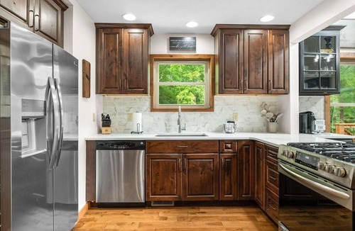 Freetown Cabin | 9 Oaks Log Cabin of Brown County