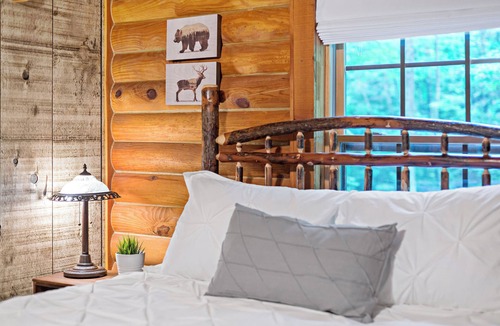 Black Mountain Cabin | A beautiful log cabin at 3400' in the Blue Ridge Mountains.