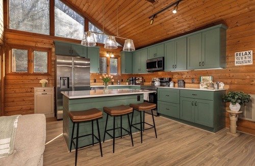 Deep Gap Cabin | A Change in Altitude | GAME ROOM | HOT TUB | Hiking| Library| Sleeps 12