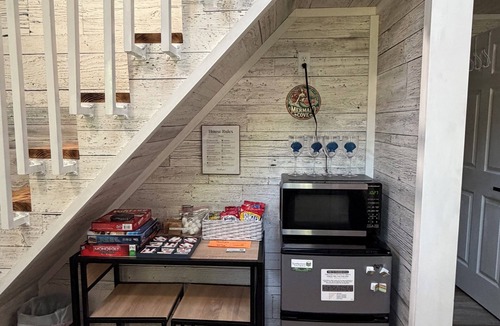 Cape Girardeau Cottage | A-Frame Cottage with Deck in Charming Inspiration Village