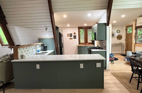 Newland Cabin | A-Frame Log Mountain Home With AC - soft listing
