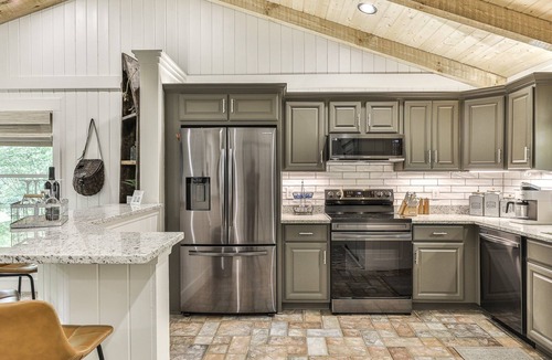 Ellijay Cabin | A Lure on Bear Creek by Mountain Oasis | Trout Fishing & Trail Access
