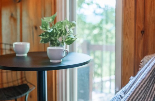Cherry Log Cabin | A luxe family-friendly escape with mountain views!