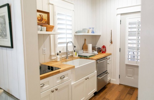 Rome Cottage | A secluded haven on 5,000 acres in NW Georgia, just 45 minutes from Atlanta and Chattanooga, and a quick 10-minute drive to downtown Rome. Explore private trails along the Etowah river, bask in wildlife, and gaze at mesmerizing stars. Your perfect es