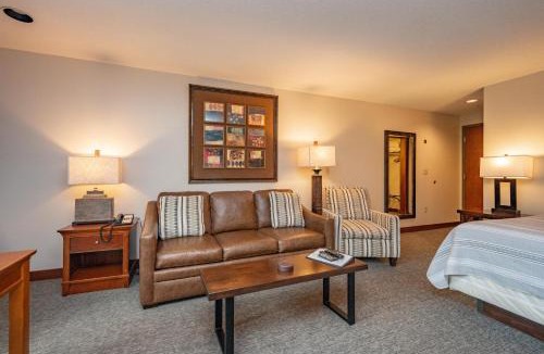 Thayerville Apartment | A123 Studio Lake View