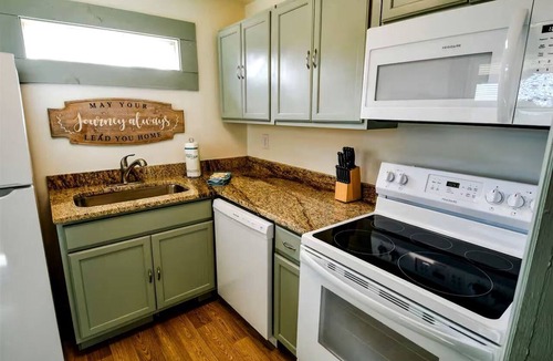 Ducktown Cottage | Adventure Basecamp Cottage with Private Hot Tub & Cozy Style in Copperhill, Tennessee