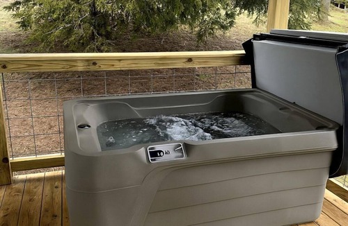 Ducktown Cottage | Adventure Basecamp Cottage with Private Hot Tub & Cozy Style in Copperhill, Tennessee