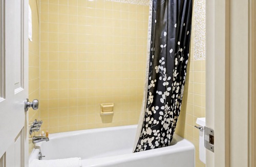 Lewisburg Hotel | Affordable Lewisburg Stop Near I-64 | Free Parking, Close to Dining & Shops
