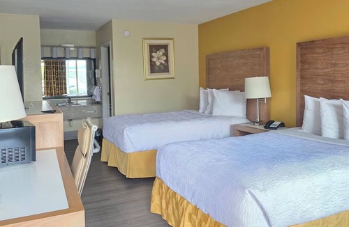 Tyner Hotel | Affordable Room Perfect for Relaxing Stays in Chattanooga