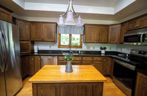 Farmdale House | Agape Aldea - Peaceful Country Lodge | Sleeps 10 | Fireplace