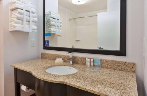 Mount Saint Joseph Hotel | Airport CVG 2 Queen Room Breakfast, Pool & Gym