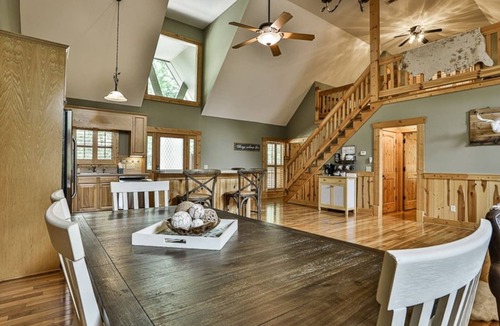 Ellijay Cabin | All Decked Out w/Hot tub 4 BR+Loft, Game Room