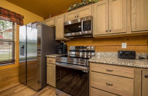 Gatlinburg Ski Chalet | Almost Heaven – Luxury 4BR Chalet with Indoor Pool, Sauna , Game room, sauna