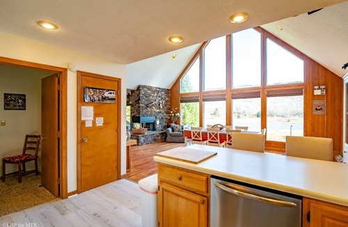 Davis Cabin | Alpen View - 86 Snapping Turtle Lane Alpen View - Lake Front, Pet Friendly w/Dog Enclosure, Fire Pit