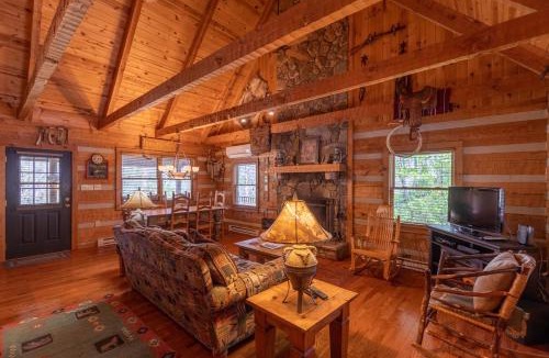 Seven Devils House | Altitude Adjustment - Seven Devils cabin with Hot Tub Pet Friendly Fireplace