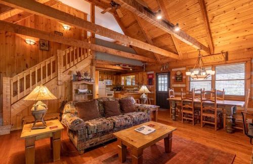 Seven Devils House | Altitude Adjustment - Seven Devils cabin with Hot Tub Pet Friendly Fireplace