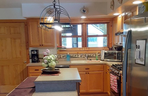 Alpine Lake Cabin | Amazing 3 bedroom cabin with a screened in back porch!
