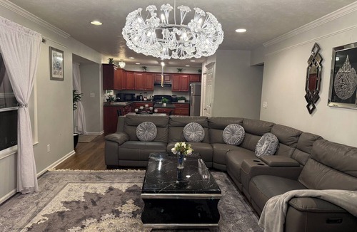 Muse House | Amazing 4-bedroom house in a nice and quiet Canonsburg neighborhood