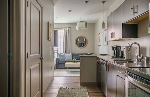 Uptown District Apartment | Amazing Apartment in the Heart of Downtown