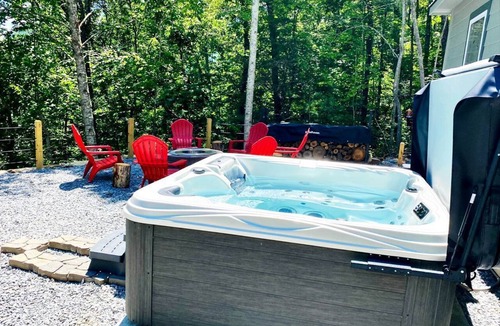 Santeetlah Cottage | Amazing Cottage with Fire Pit and Hot-tub in Lake Santeetlah, North Carolina