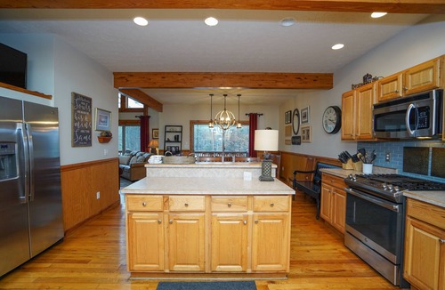 Thayerville House | AMAZING LAKE FRONT 7 BR Home, Hot Tub, Fire Pit, Dock, Pool Table, NEW FIRE PIT