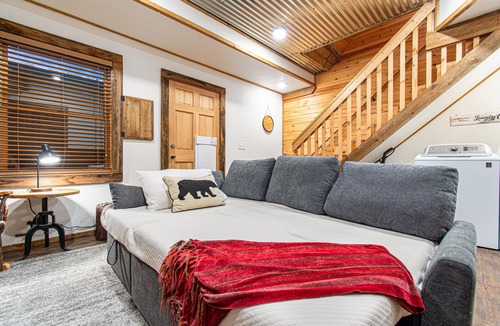 Cherry Log Cabin | Amazing Views-Secluded-Family Friendly-Jacuzzi-Playground-Game Room-Fenced Yard!